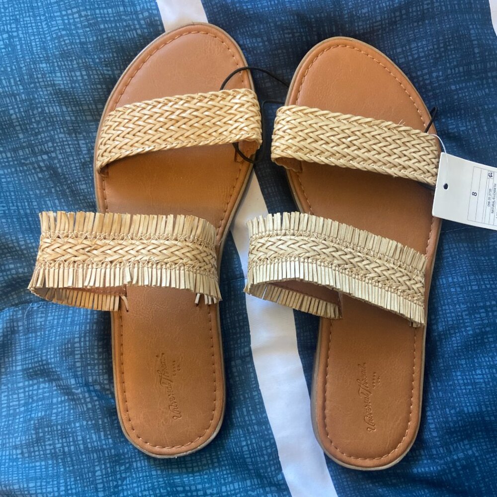 Universal Thread Sandals - Size 8 - Picture 2 of 3